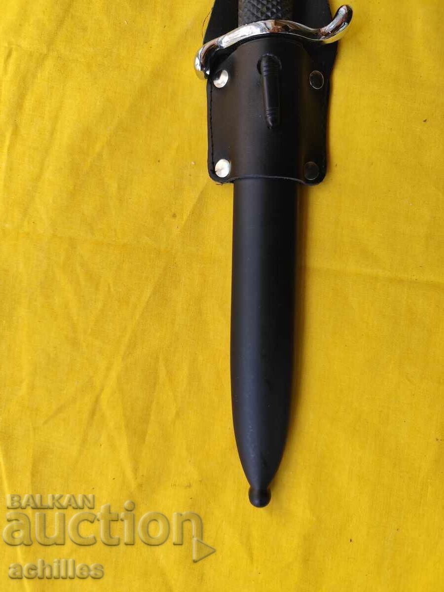 Auction Hitler-esque Chic Auction Hitler-esque Chic