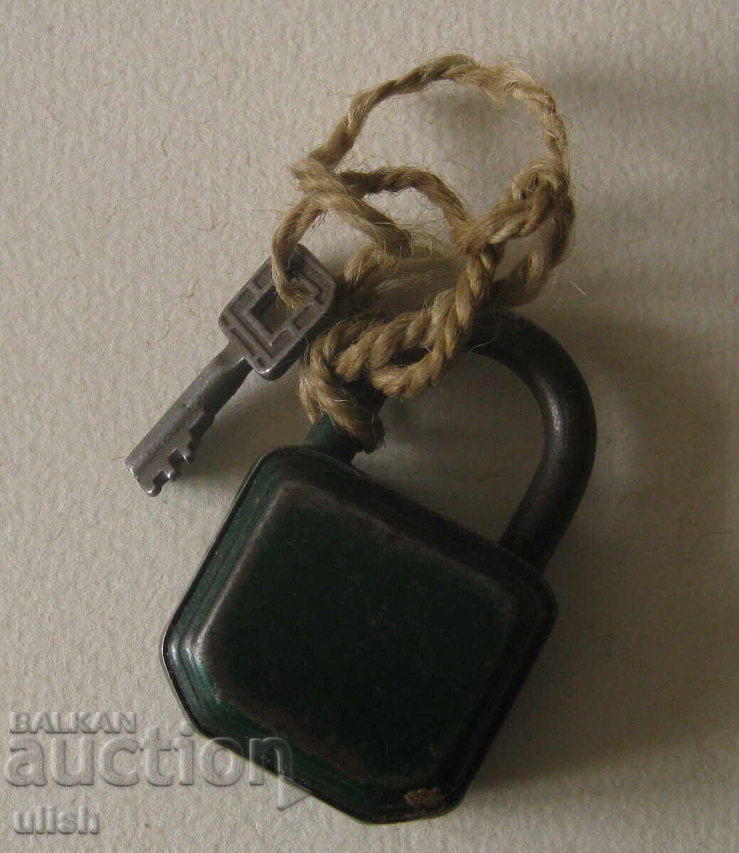 Παλαιό λουκέτο με κλειδί με τιμή 20.00 BGN | € 10.23