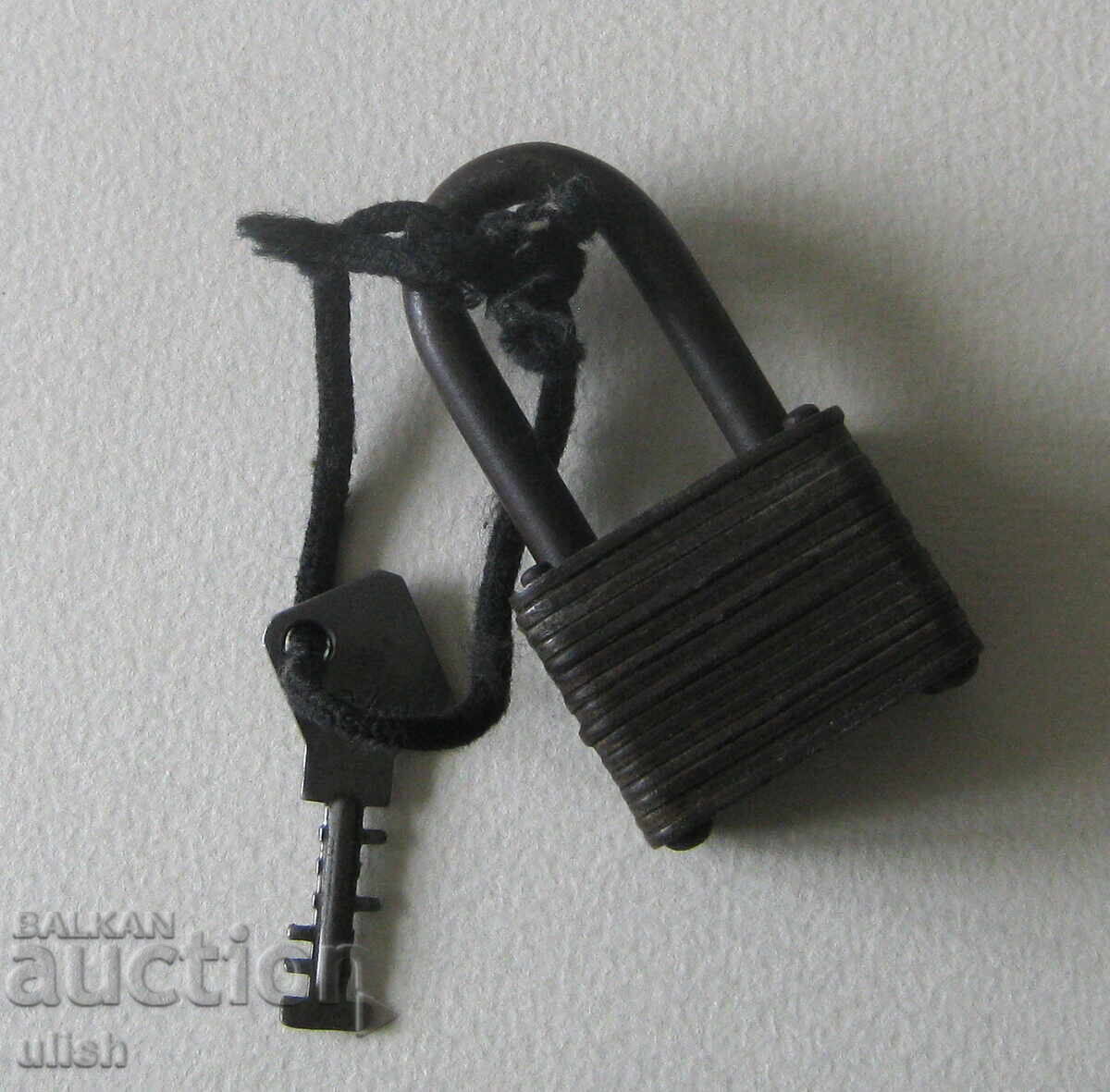 Αντίκα δεσμοφυλακίστικο λουκέτο ασύγχρονο κλειδί