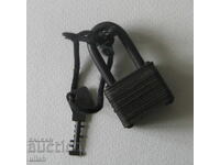 Античен затворнически катинар асинхронен ключ