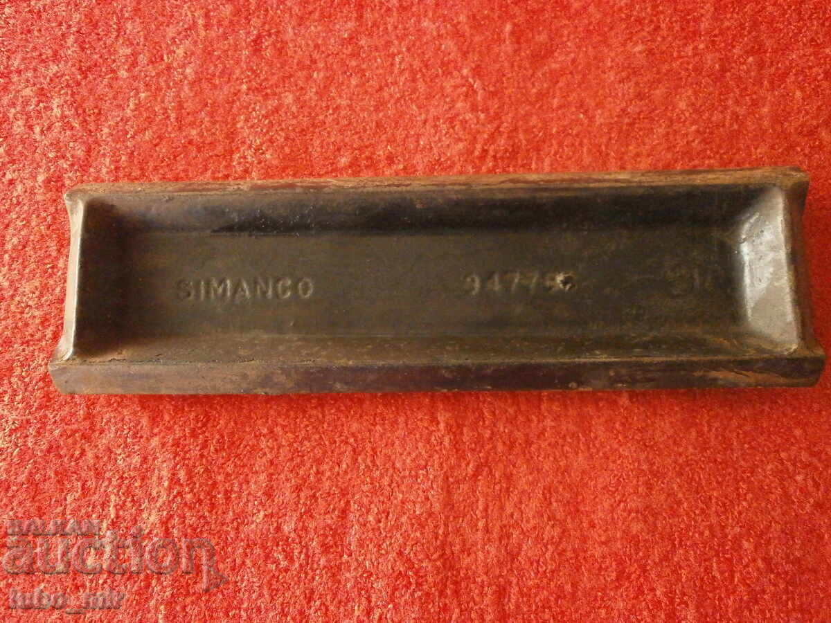 Delivery of OLD CAST IRON EMBLEM FROM A SEWING MACHINE - SINGER