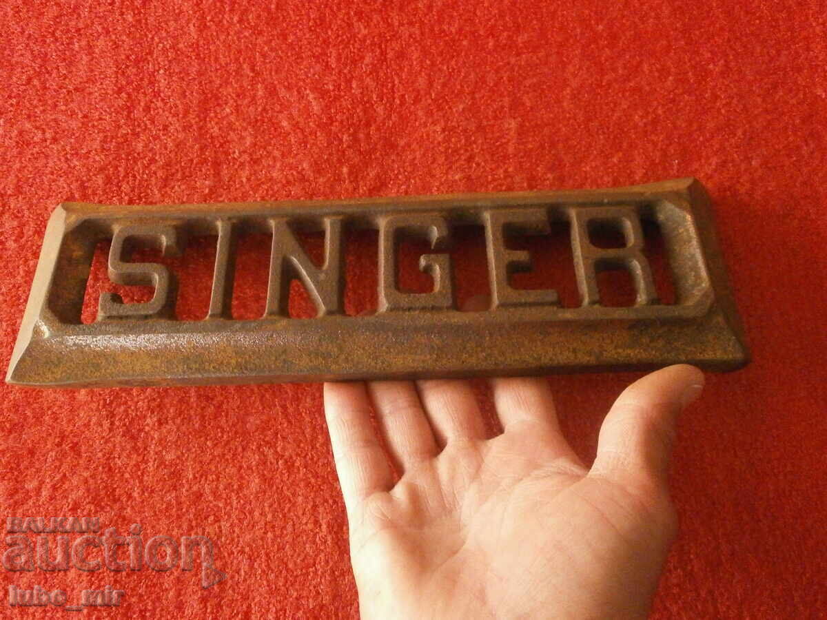 EMBLEMĂ VECHE DIN FONTĂ DE LA MAȘINĂ DE CUSUT - SINGER - 5 EMBLEMĂ VECHE DIN FONTĂ DE LA MAȘINĂ DE CUSUT - SINGER - 5
