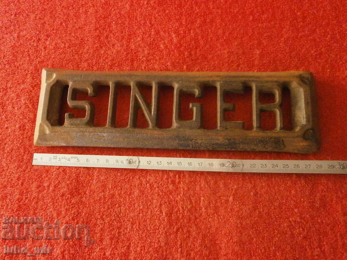 ΠΑΛΑΙΟ ΣΙΔΕΡΕΝΙΟ ΕΜΒΛΗΜΑ ΑΠΟ ΡΑΠΤΟΜΗΧΑΝΗ - SINGER με τιμή 18.00 BGN | € 9.20