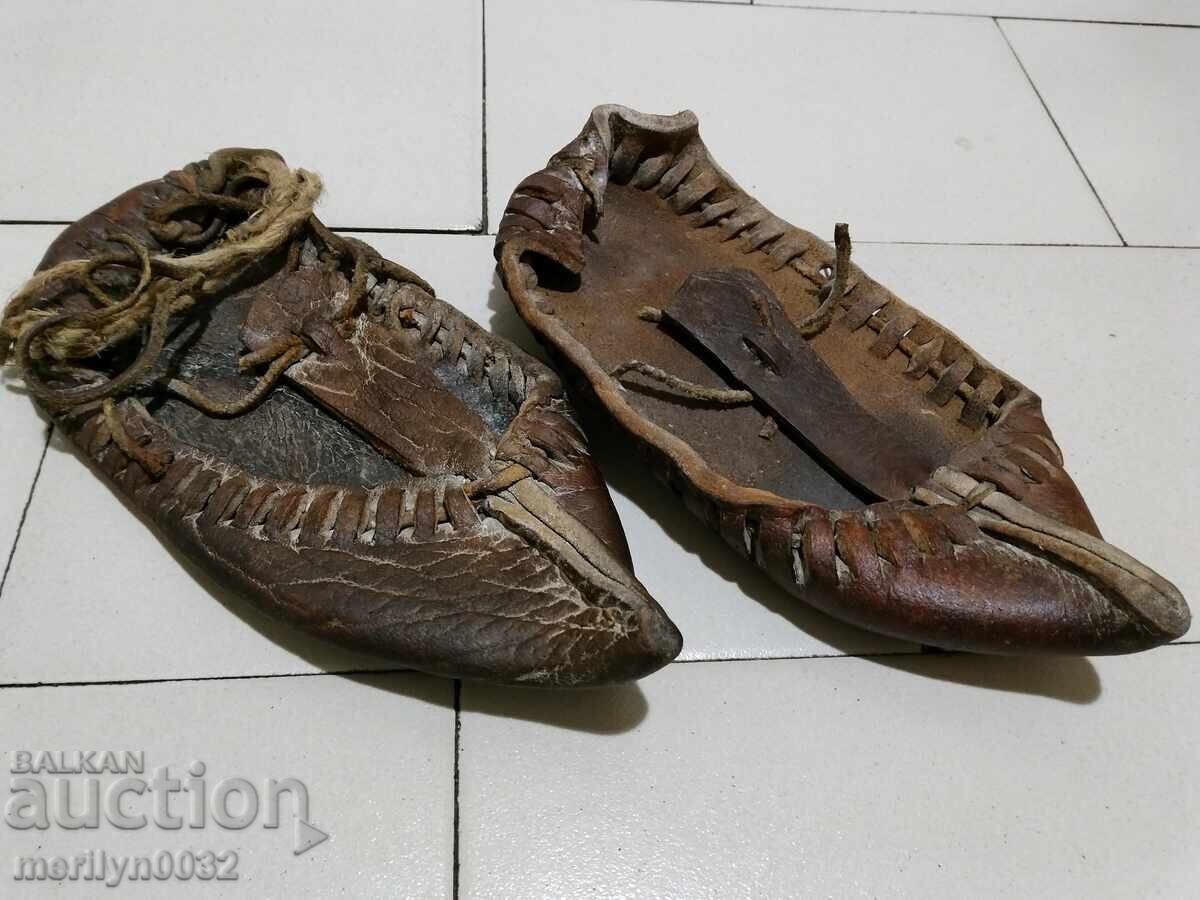 Pair of calfskin moccasins, size 43 Pair of calfskin moccasins, size 43