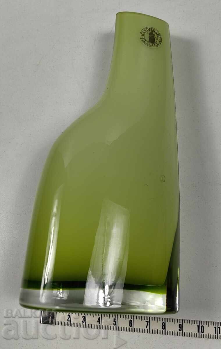 Delivery of BEAUTIFUL HANDMADE BLOWN GREEN VASE Delivery of BEAUTIFUL HANDMADE BLOWN GREEN VASE
