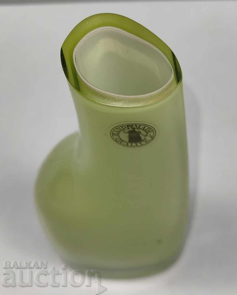 BEAUTIFUL HANDMADE BLOWN GREEN VASE - 5 BEAUTIFUL HANDMADE BLOWN GREEN VASE - 5