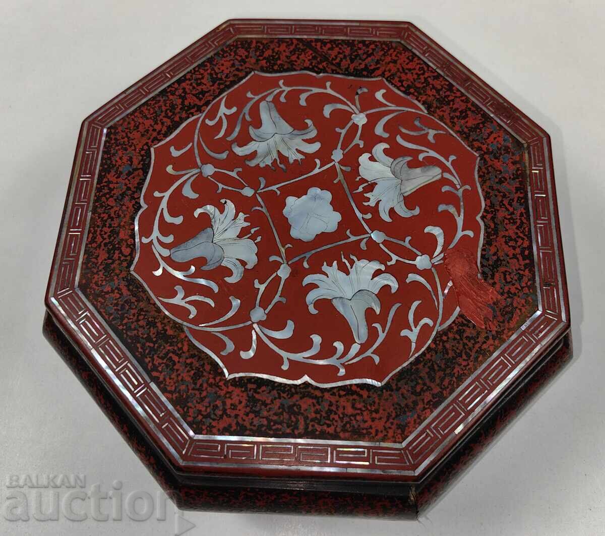 CUTIE MARE PENTRU BIJUTERII CU INCRUSTAȚIE DE MÂRGĂRITAR CUTIE MARE PENTRU BIJUTERII CU INCRUSTAȚIE DE MÂRGĂRITAR