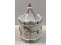 VAS DE PORȚELAN FOARTE FRUMOS CU CAPAC, ZAHARNIȚĂ, CARUSEL, CAL