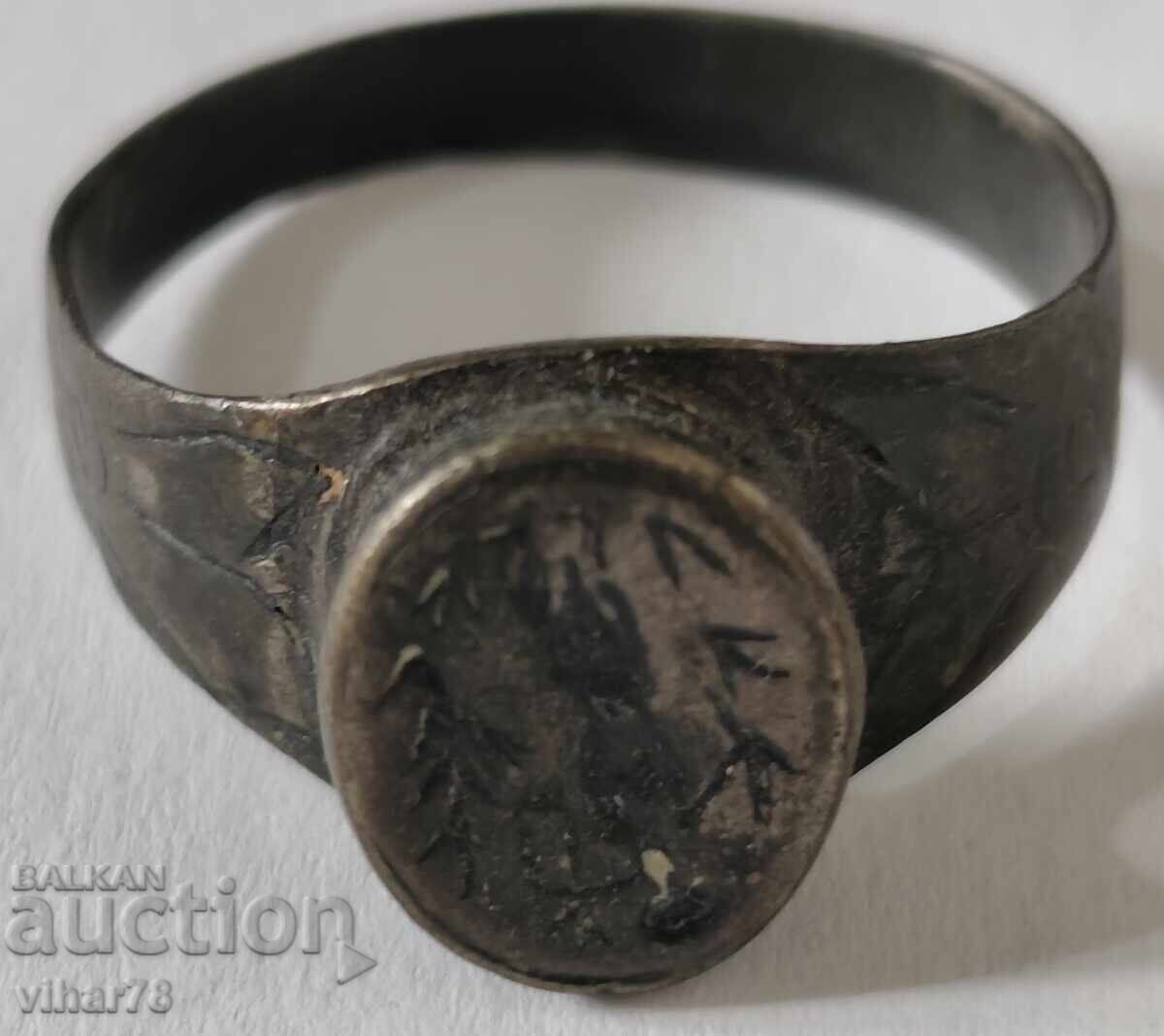 Παράδοση Ένα παλιό ασημένιο δαχτυλίδι