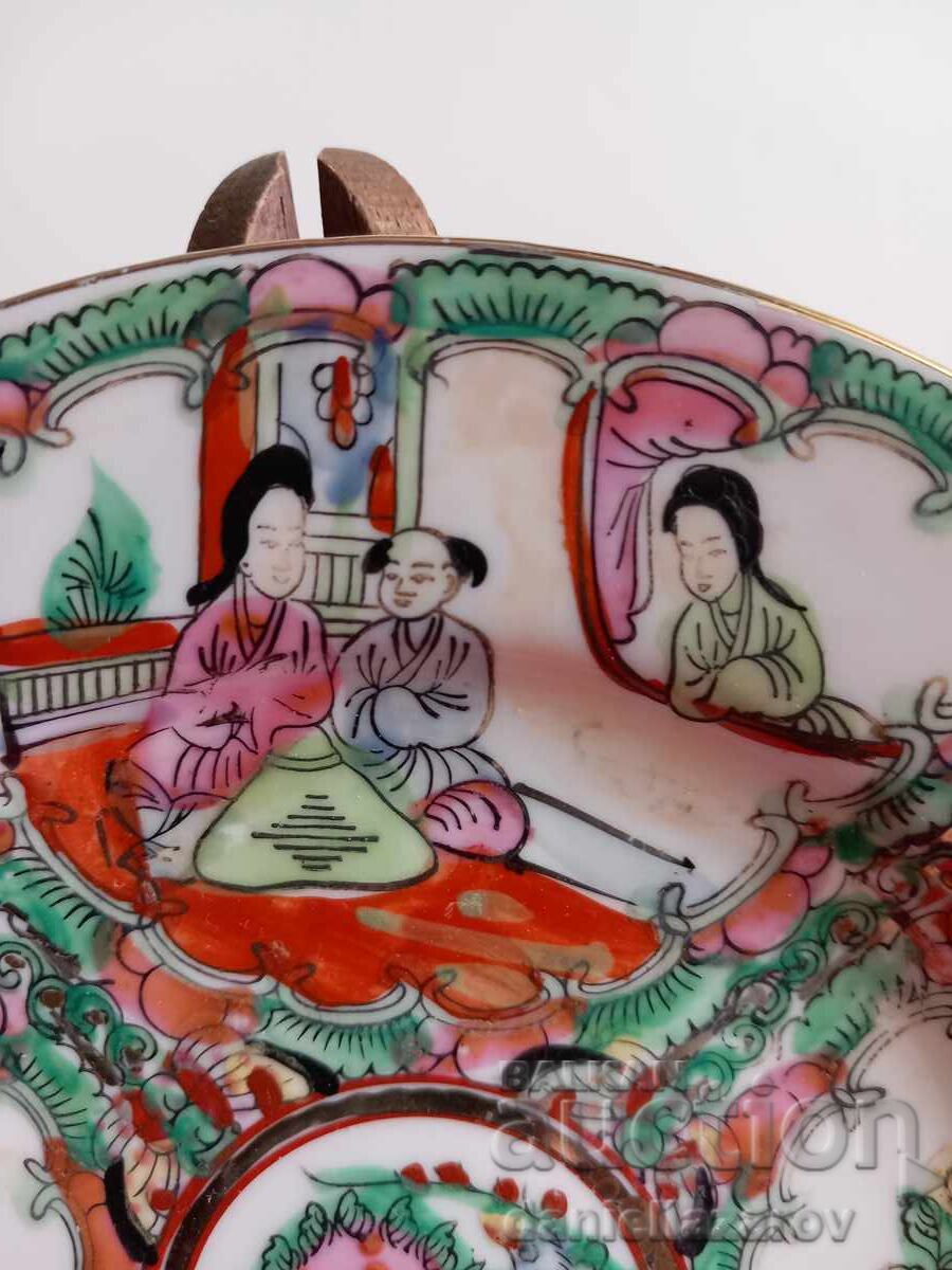 Farfurie chinezească veche Marcată, Family Rose cu preț 45.00 BGN | € 23.01