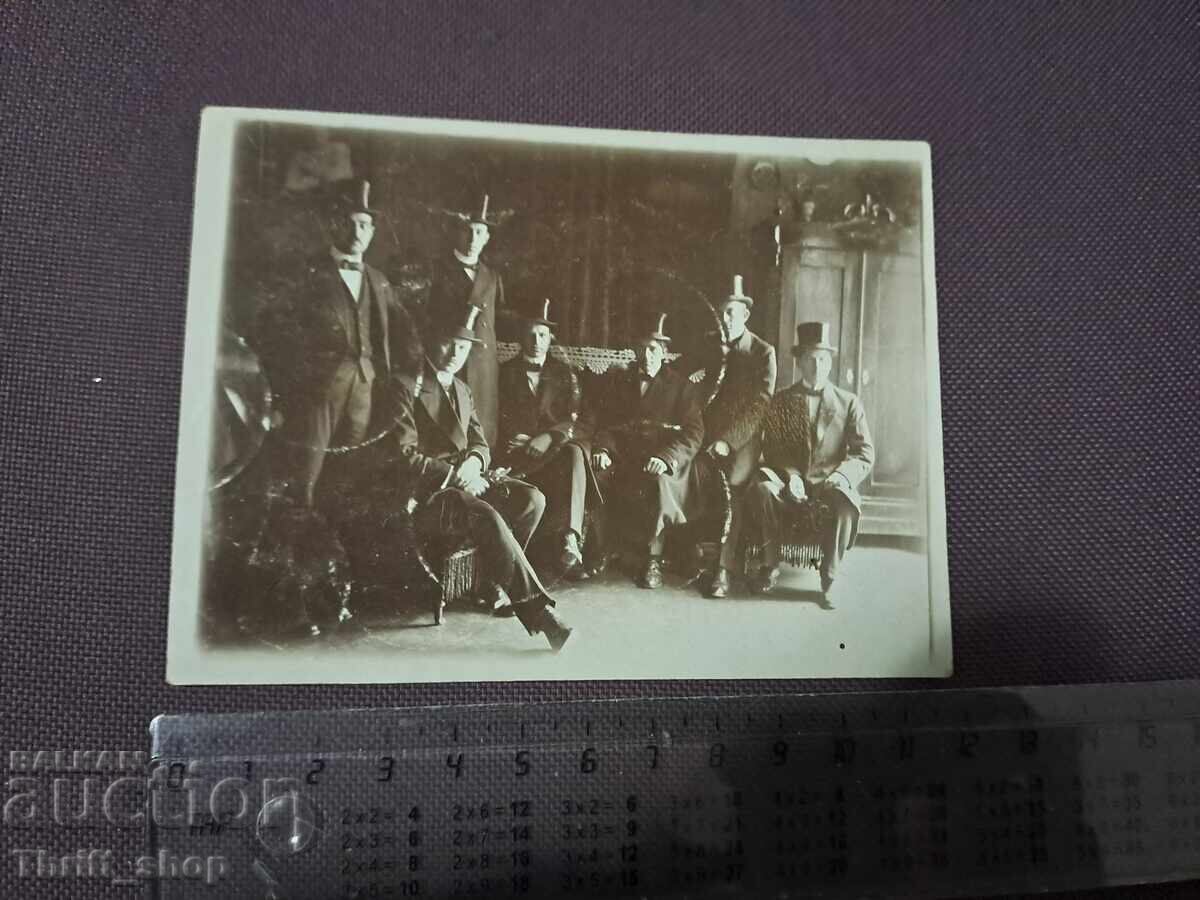 Old photo - 1914 - gentlemen with bowler hats