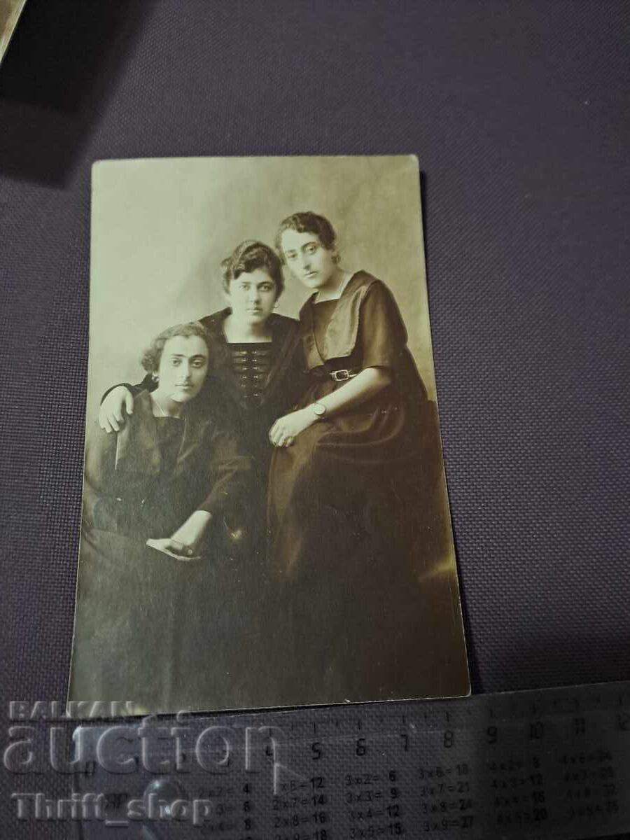 Пощенска картичка - Три жени Пощенска картичка - Три жени