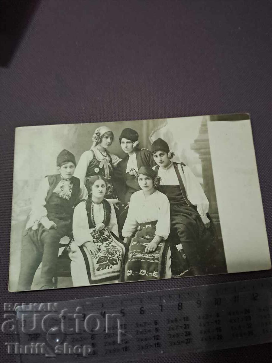 Postcard - Women in traditional costumes