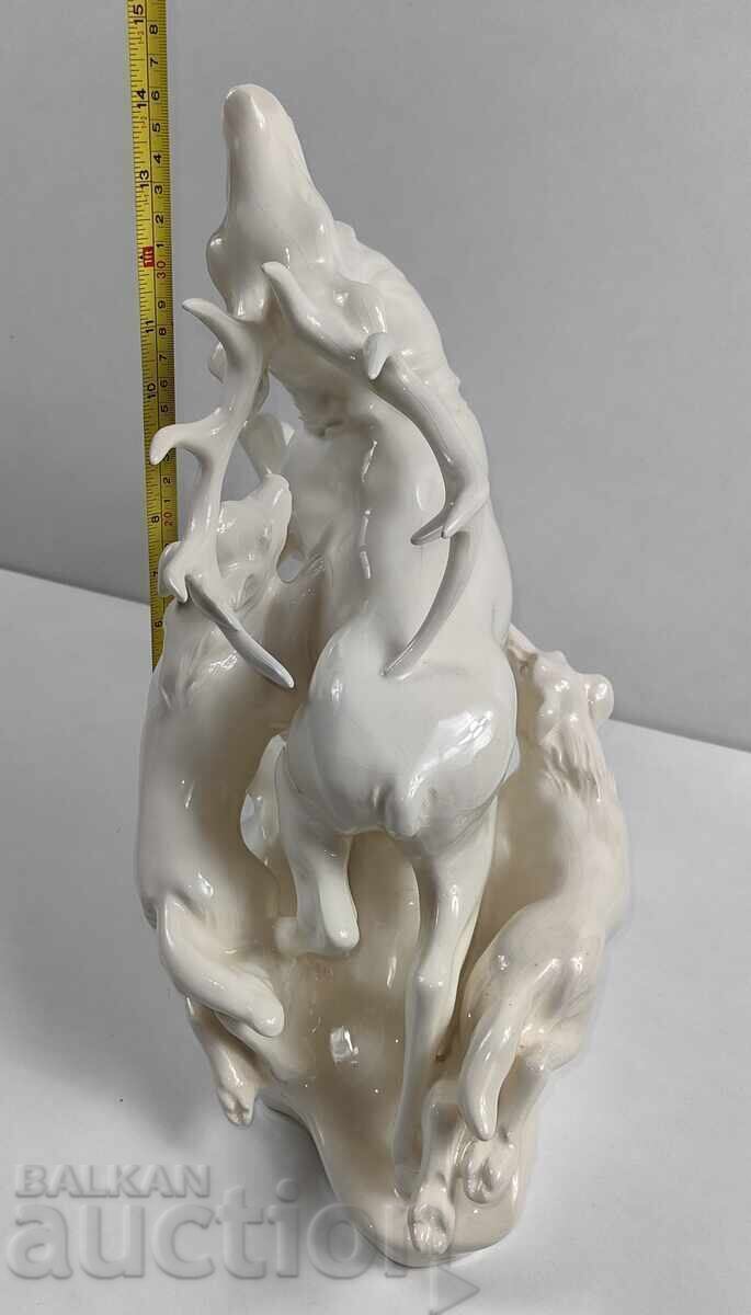 Delivery of BEAUTIFUL LARGE HUNTING STATUETTE FIGURE DEER DOG LHOTA Delivery of BEAUTIFUL LARGE HUNTING STATUETTE FIGURE DEER DOG LHOTA