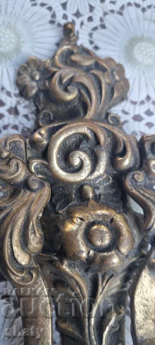 ciocănitor din bronz cu preț 75.00 BGN | € 38.35 ciocănitor din bronz cu preț 75.00 BGN | € 38.35