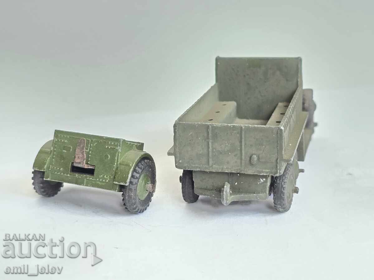 Доставка на Dinky Toys No 687+151b Army 6 Wheel Covered Wagon Truck Доставка на Dinky Toys No 687+151b Army 6 Wheel Covered Wagon Truck