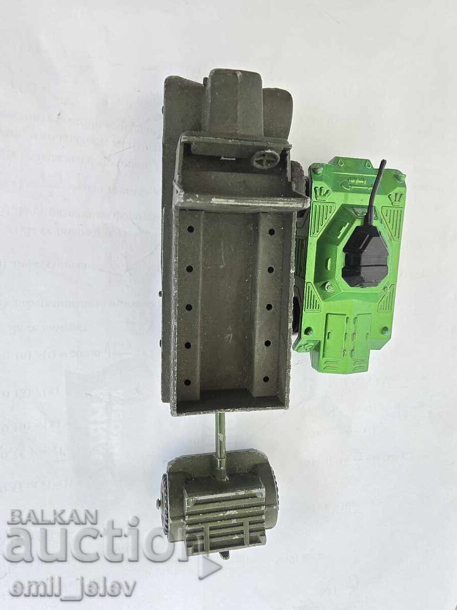 Dinky Toys No 687+151b Army 6 Wheel Covered Wagon Truck - 5 Dinky Toys No 687+151b Army 6 Wheel Covered Wagon Truck - 5