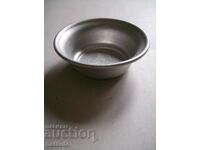 Veche căniță de soldat pentru bărbierit