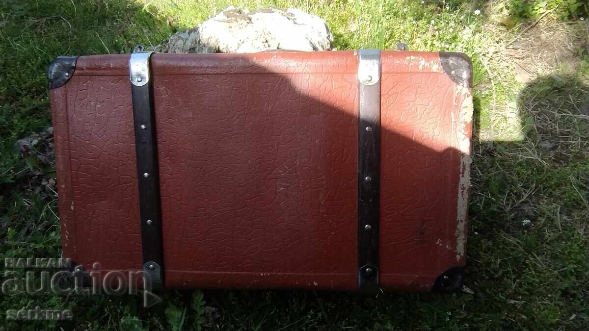 Auction An old suitcase Auction An old suitcase