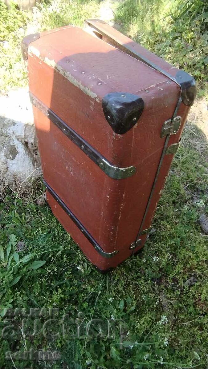 An old suitcase - 5 An old suitcase - 5