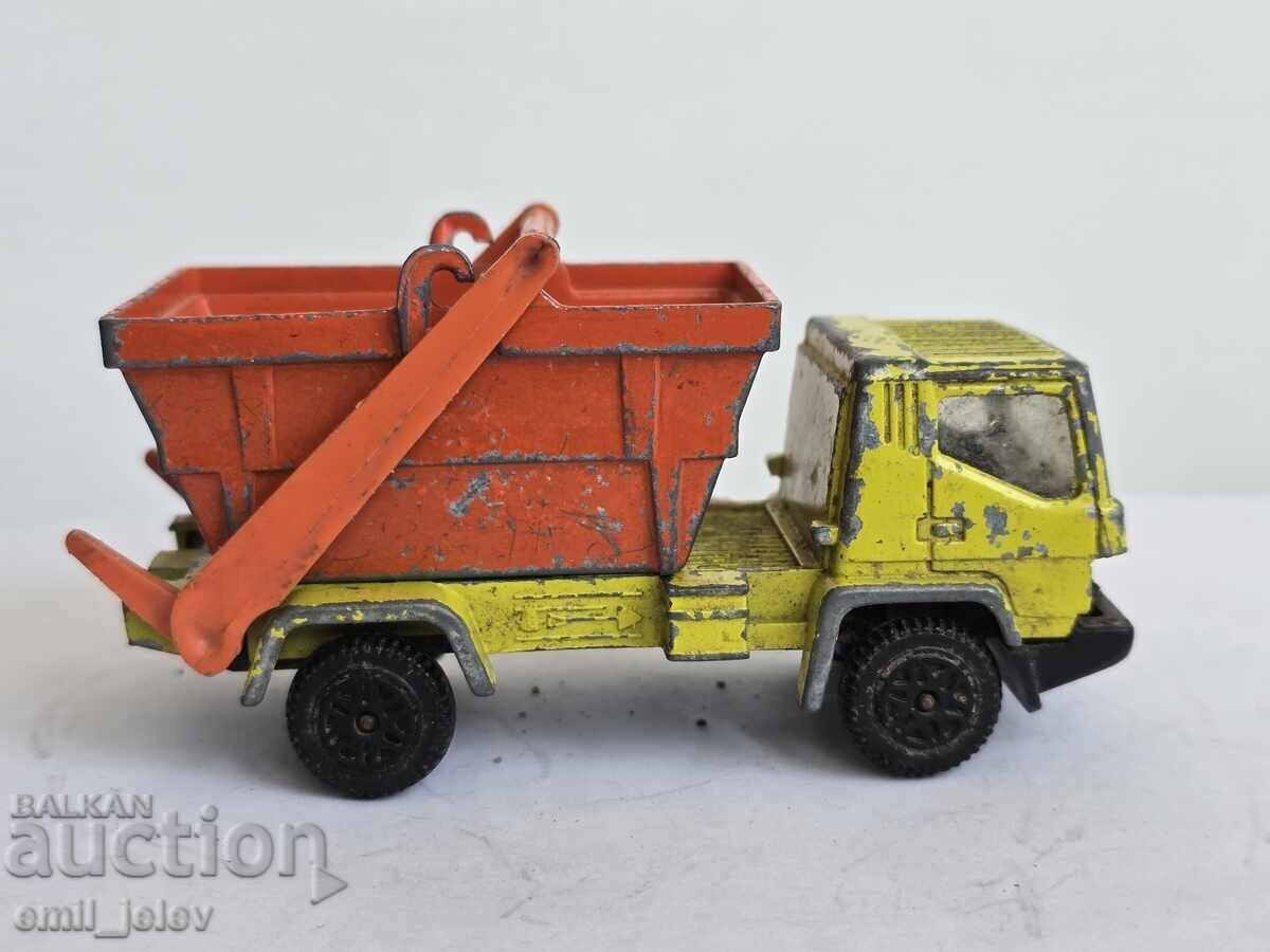 Dinky Toys No 380 Skip Truck Lorry 1978 год. с цена 10.00 лв. | € 5.11 Dinky Toys No 380 Skip Truck Lorry 1978 год. с цена 10.00 лв. | € 5.11