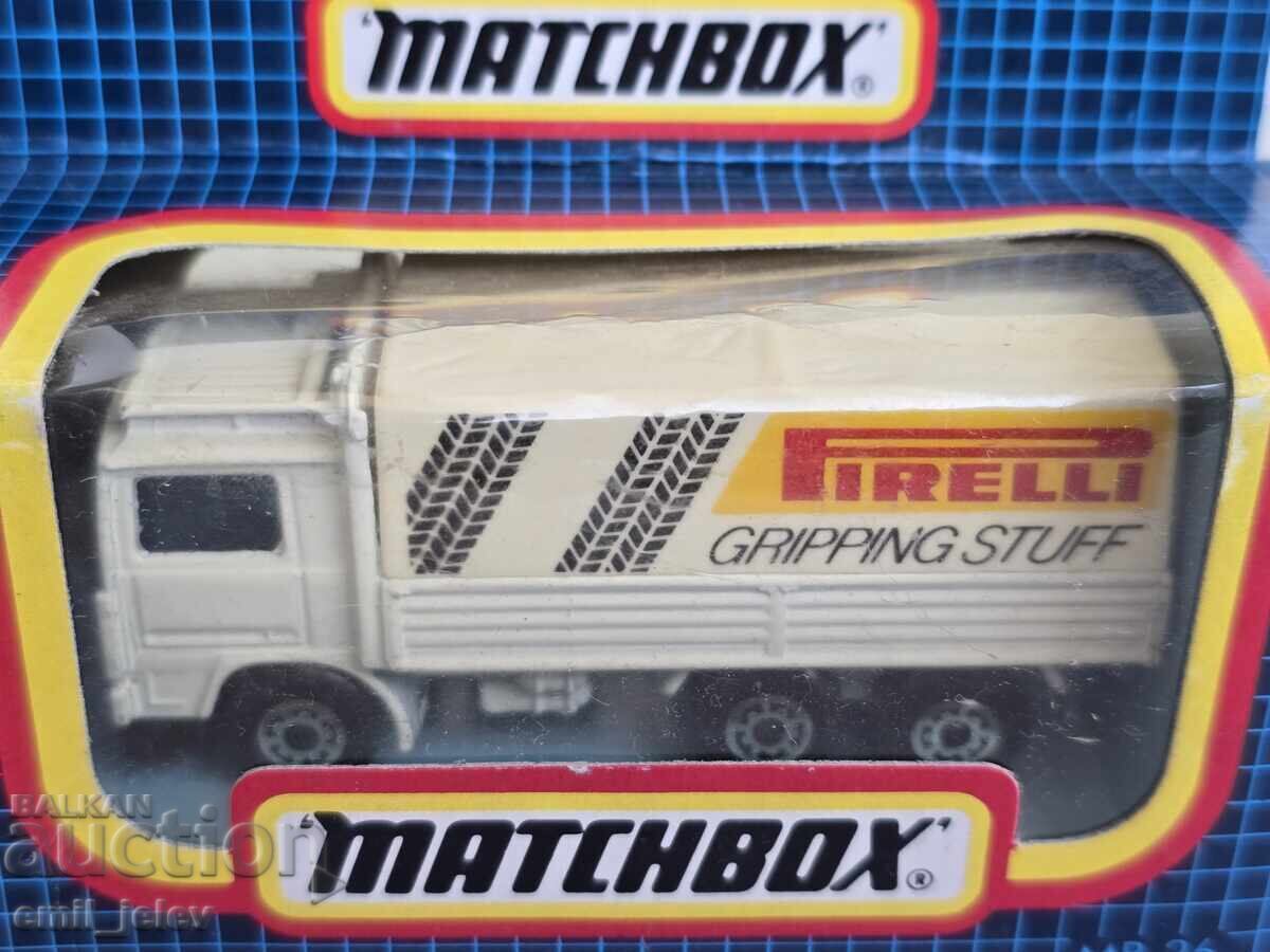 MATCHBOX MB26 - Volvo Tilt Lorry Pirelli 1990 с цена 20.00 лв. | € 10.23 MATCHBOX MB26 - Volvo Tilt Lorry Pirelli 1990 с цена 20.00 лв. | € 10.23
