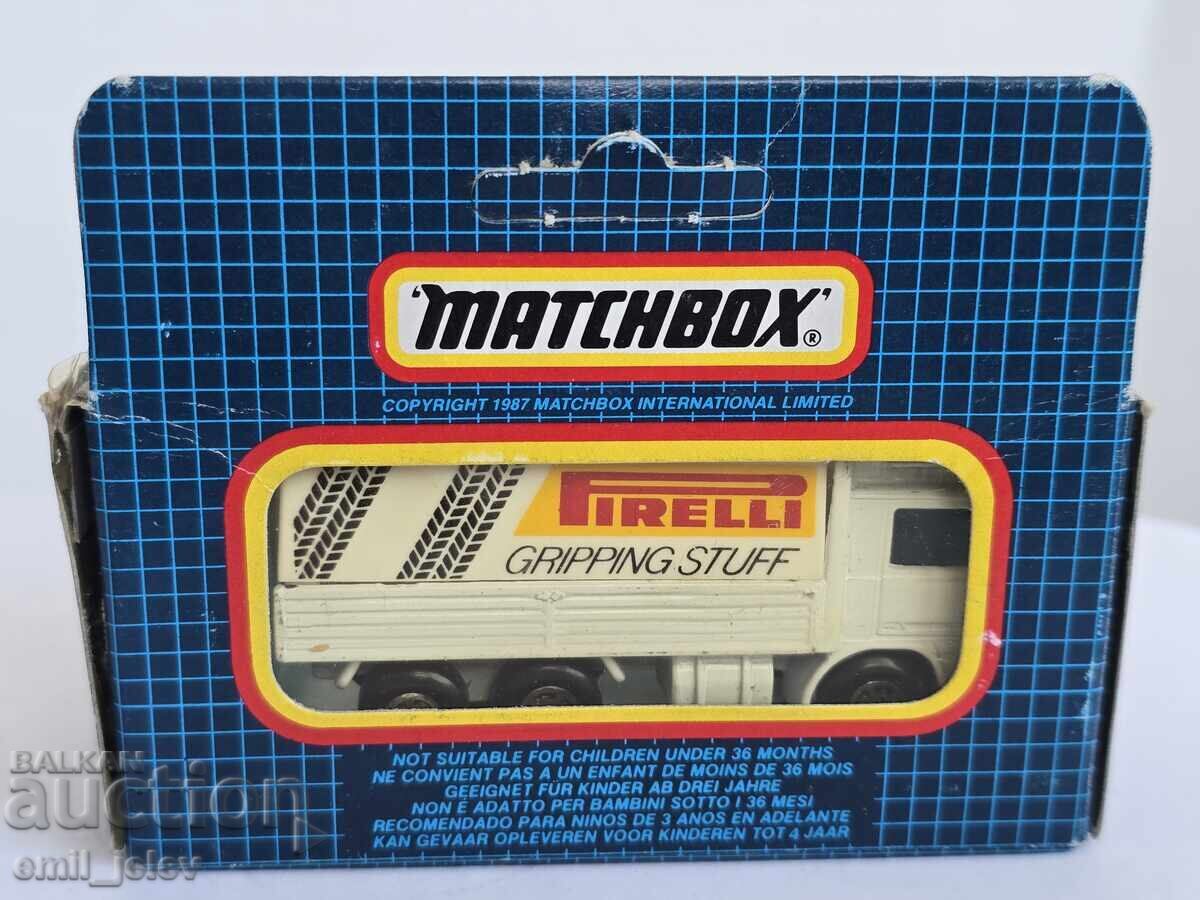 Аукцион MATCHBOX MB26 - Volvo Tilt Lorry Pirelli 1990 Аукцион MATCHBOX MB26 - Volvo Tilt Lorry Pirelli 1990