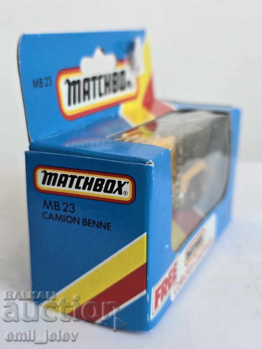Доставка на MATCHBOX  MB 23 Peterbilt Tipper Truck YELLOW