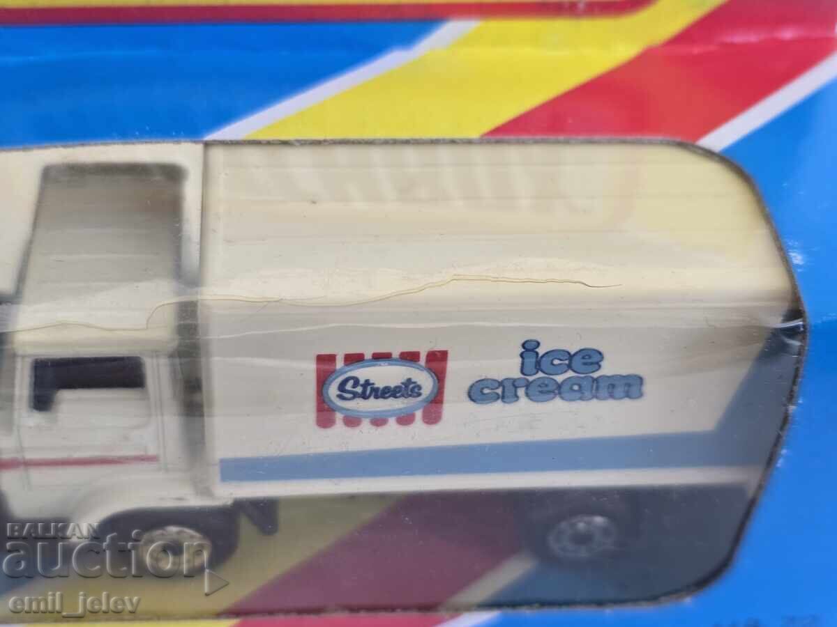 MATCHBOX MB 72 Delivery Truck "Streets Ice cream" - 6