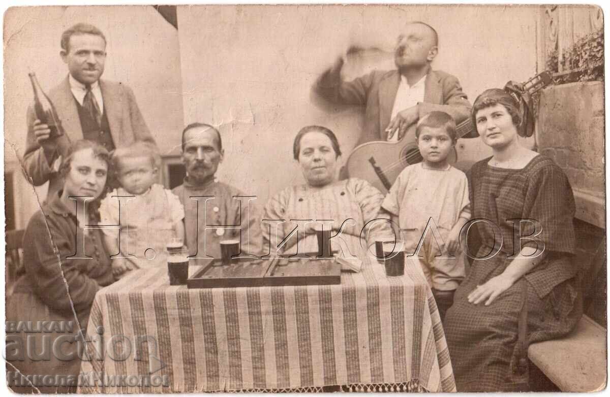 ΠΑΛΙΑ ΦΩΤΟΓΡΑΦΙΑ ΚΗΠΕΥΤΙΚΟΥ ΠΑΡΤΙ ΜΠΥΡΑ ΚΡΑΣΙ ΤΡΑΠΕΖΙ Δ742