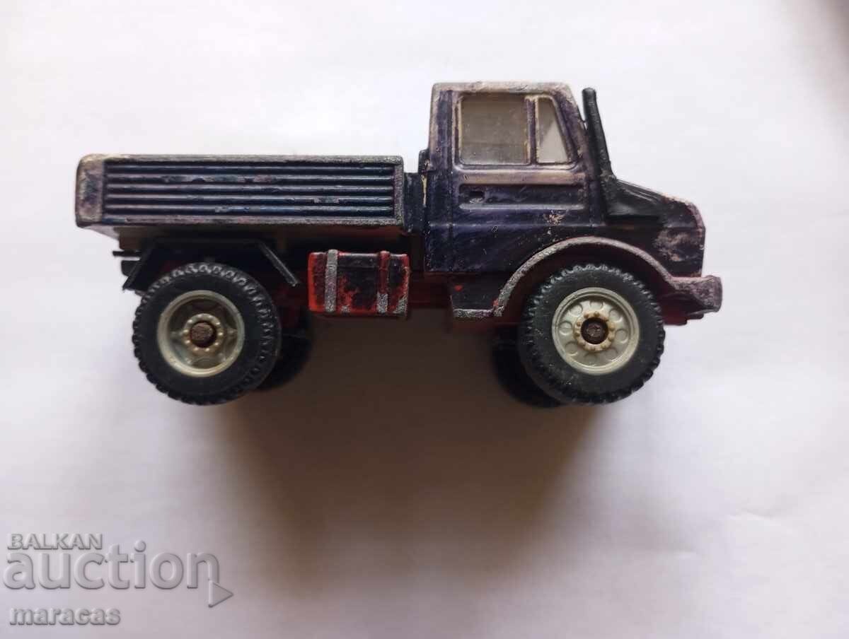 Licitație O jucărie veche pentru copii