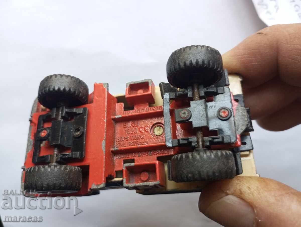 Παράδοση Ένα παλιό παιδικό παιχνίδι Παράδοση Ένα παλιό παιδικό παιχνίδι