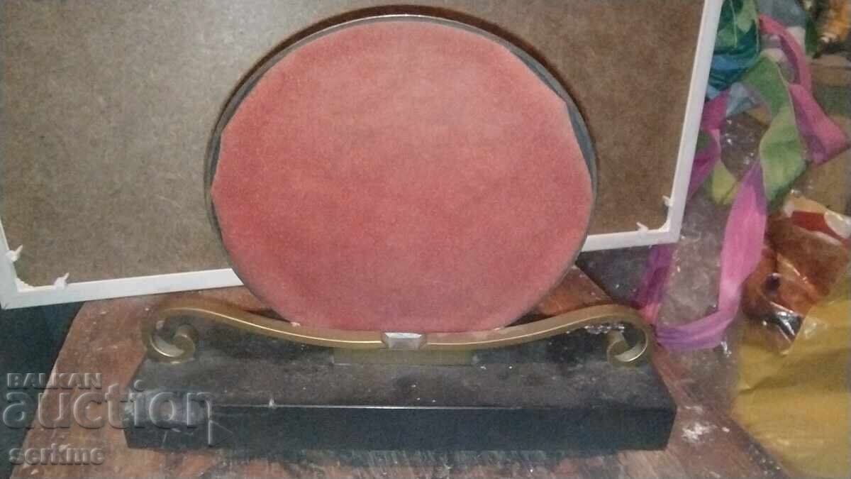 Delivery of Bronze figure Delivery of Bronze figure