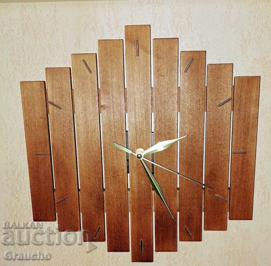 Дизайнерски стенен часовник на Студио Paladim