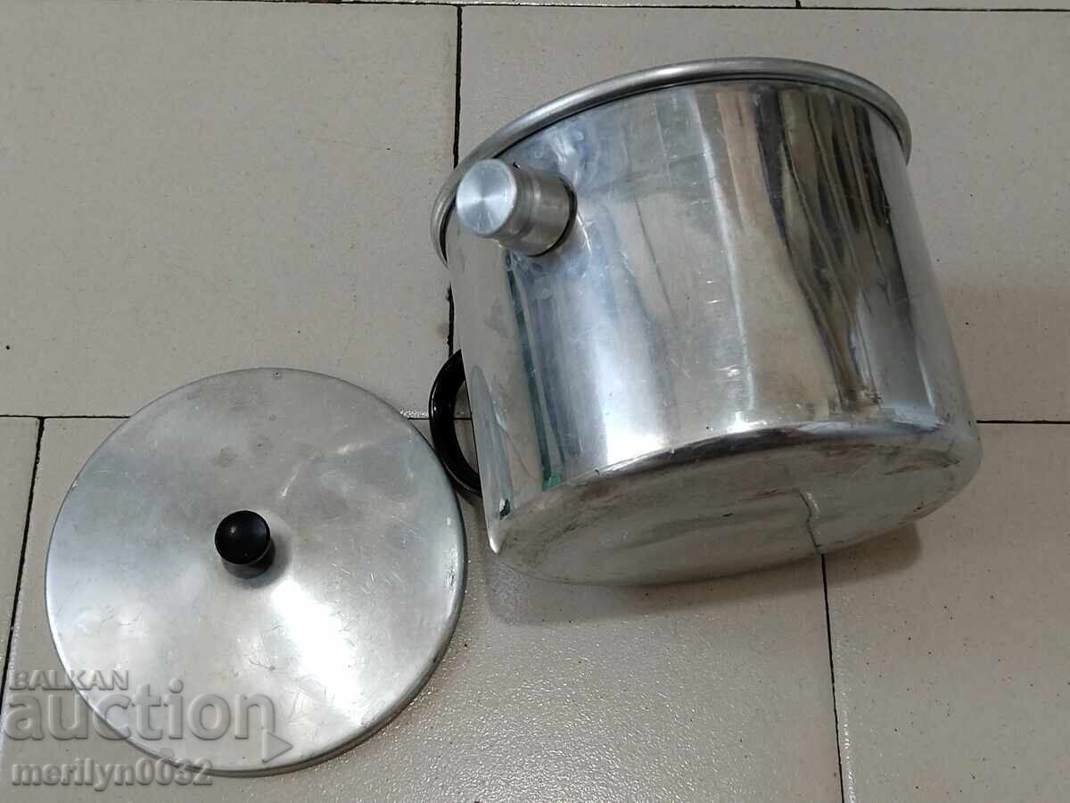Cazan de lapte din aluminiu din perioada socialistă cu preț 44.00 BGN | € 22.50
