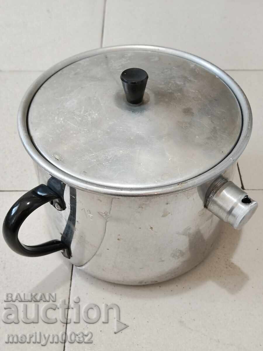 Cazan de lapte din aluminiu din perioada socialistă