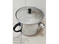 Αλουμινένια γαλατιέρα από την εποχή του σοσιαλισμού