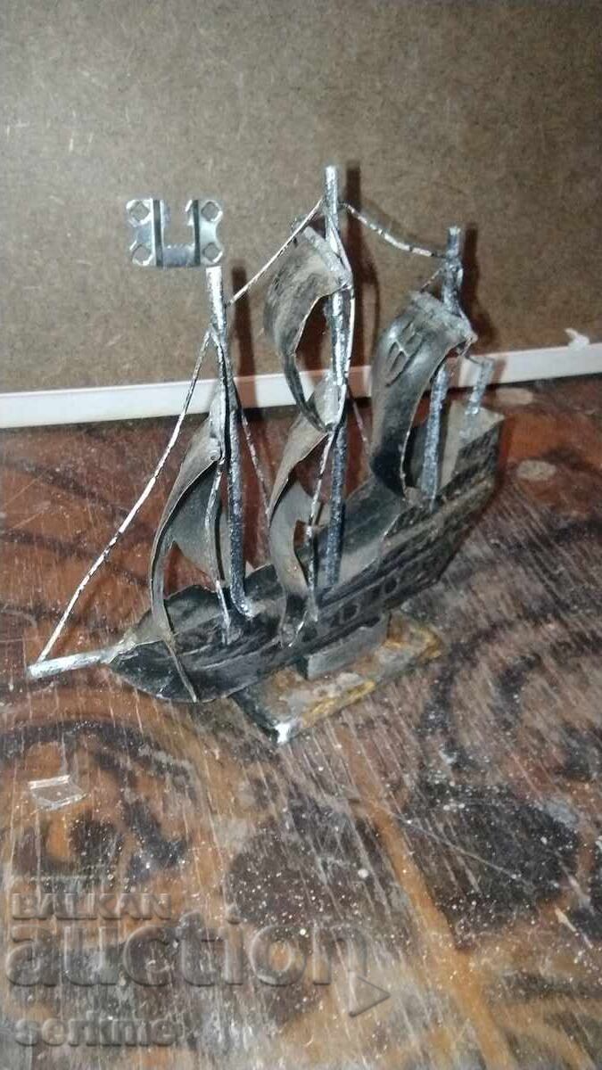 Δημοπρασία Μεταλλική φιγούρα Δημοπρασία Μεταλλική φιγούρα