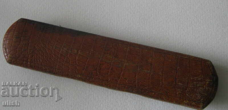 Old leather glasses case with price 15.00 BGN | € 7.67 Old leather glasses case with price 15.00 BGN | € 7.67