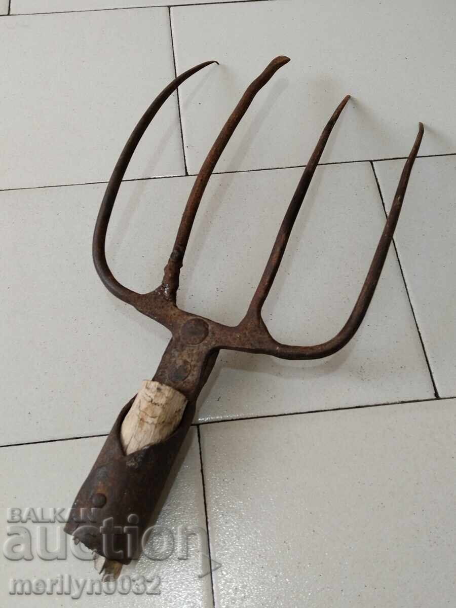 Δημοπρασία Παλιό εξοχικό σπίτι, σφυρήλατο σίδερο εργαλείο Δημοπρασία Παλιό εξοχικό σπίτι, σφυρήλατο σίδερο εργαλείο