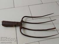 Căsuță veche, unealtă din fier forjat