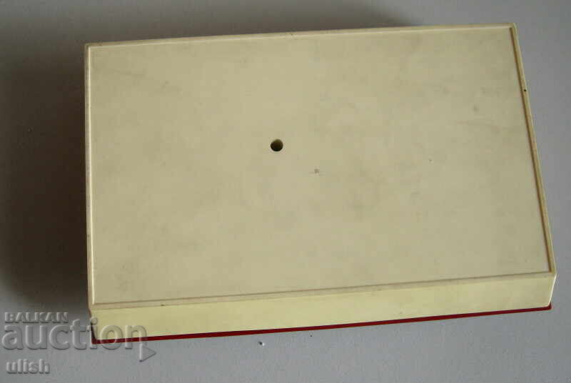 Licitație Pian electronic rusesc vechi cu stilou Cutie Organola Licitație Pian electronic rusesc vechi cu stilou Cutie Organola