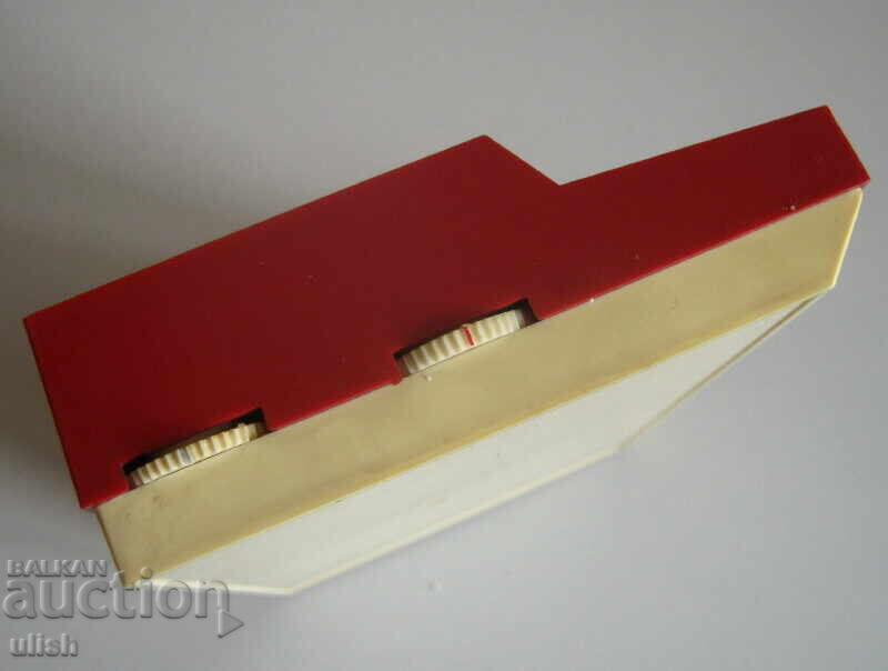 Livrarea Pian electronic rusesc vechi cu stilou Cutie Organola Livrarea Pian electronic rusesc vechi cu stilou Cutie Organola