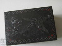 Cutie veche antică de tinichea cu imprimeu artistic cu pasăre