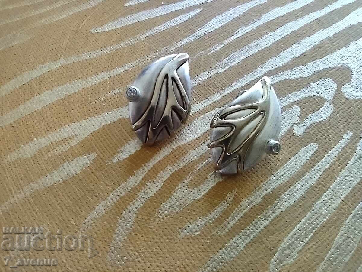 Cercei, argint, model de top, clips anii '70 20.04.25 cu preț 129.00 BGN | € 65.96 Cercei, argint, model de top, clips anii '70 20.04.25 cu preț 129.00 BGN | € 65.96