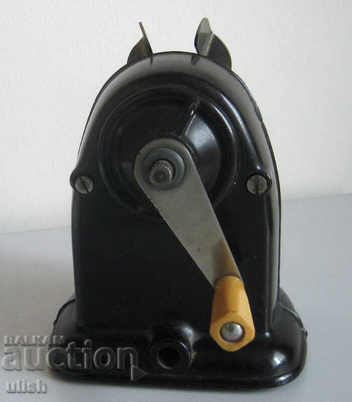 Παλιά γερμανική ξύστρα μολυβιών από βακελίτη KIN 512 με τιμή 30.00 BGN | € 15.34