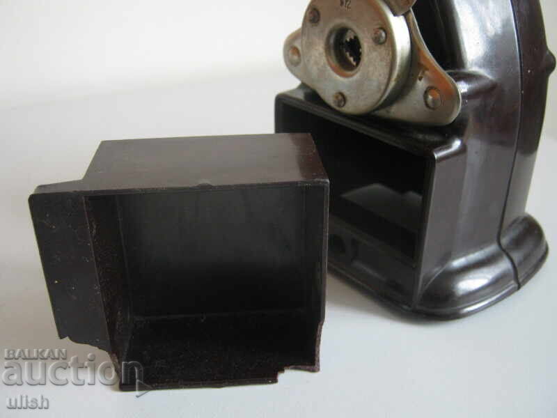 Παράδοση Παλιά γερμανική ξύστρα μολυβιών από βακελίτη KIN 512