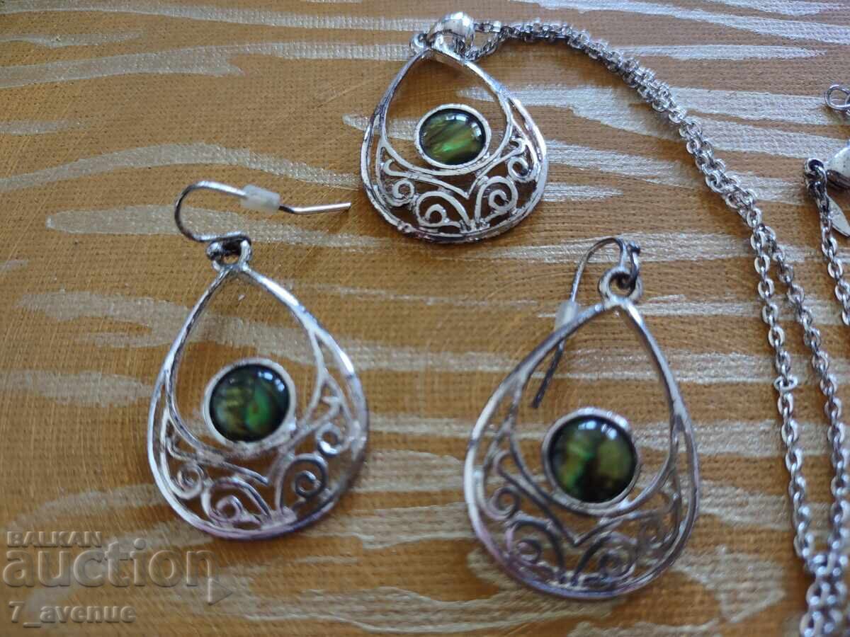 Cercei și colier, de marcă, frumusețe 20.04.25 cu preț 49.00 BGN | € 25.05 Cercei și colier, de marcă, frumusețe 20.04.25 cu preț 49.00 BGN | € 25.05