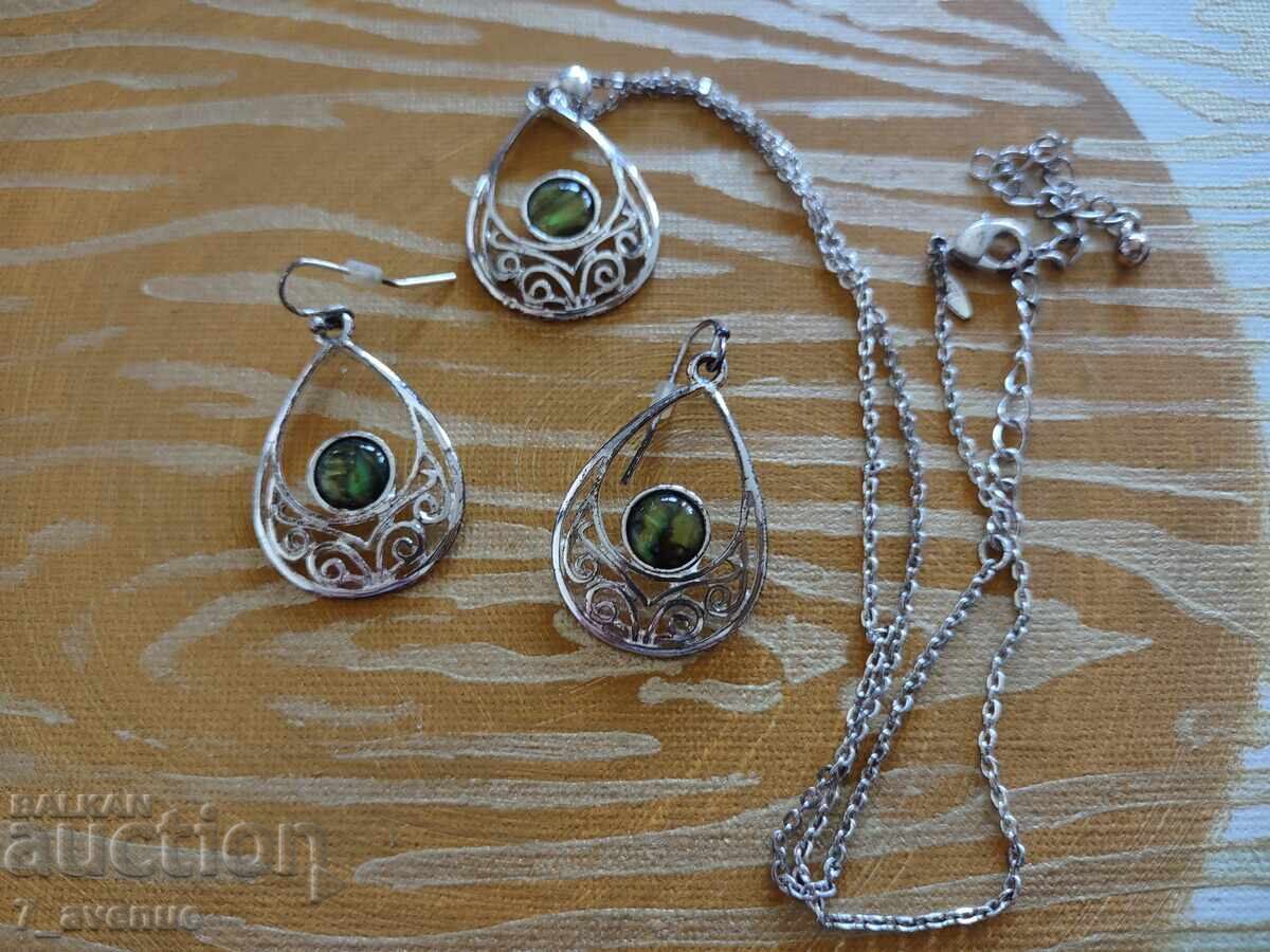 Licitație Cercei și colier, de marcă, frumusețe 20.04.25 Licitație Cercei și colier, de marcă, frumusețe 20.04.25