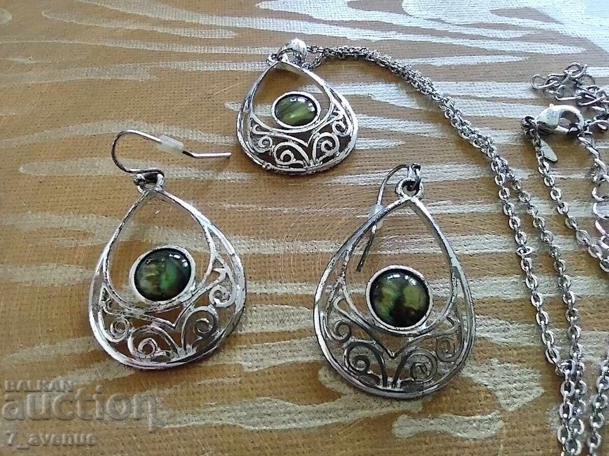 Cercei și colier, de marcă, frumusețe 20.04.25 Cercei și colier, de marcă, frumusețe 20.04.25